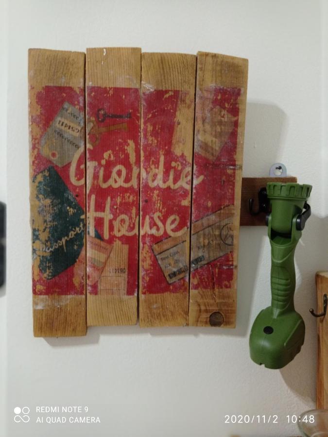 Giordiehouse2 لاتينا المظهر الخارجي الصورة
